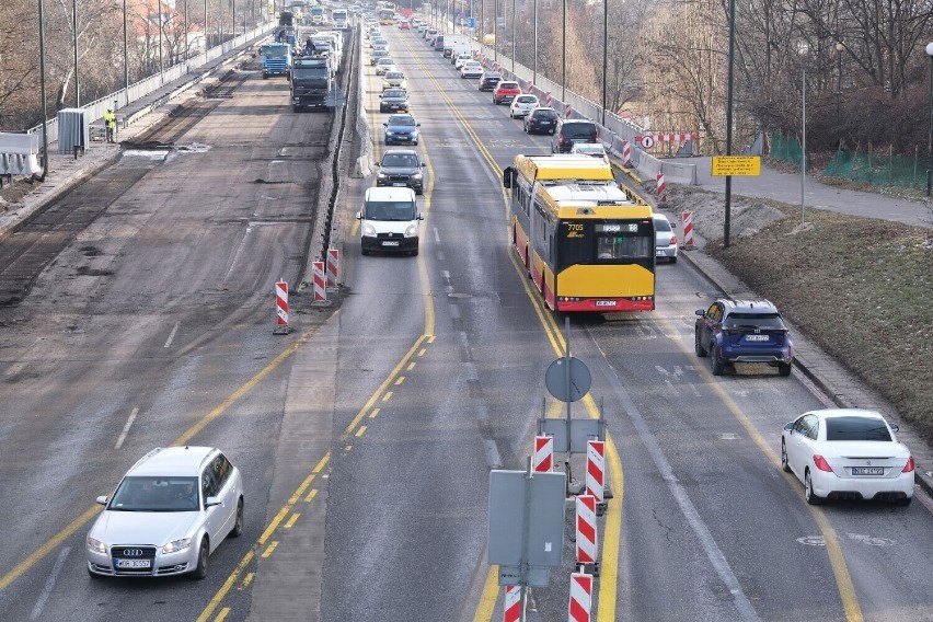 Paraliż komunikacyjny Warszawy. Jak będziemy jeździć po mieście w 2023 roku? 