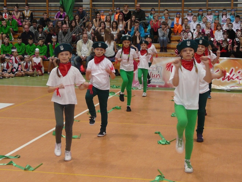 Pół tysiąca tancerzy i Rafał Patyra w roli prowadzącego, czyli Wieluński Dance 10 lat temu ZDJĘCIA