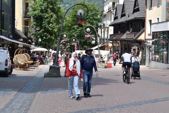 Goście z półwyspu arabskiego polubili Zakopane. Teraz zachwycają się tatrzańska jesienią