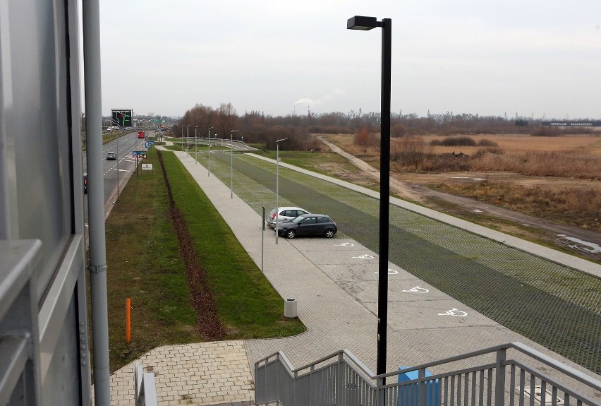 Pusty parking Park&Ride przy ul. Hangarowej w Szczecinie. A czy radni korzystają?