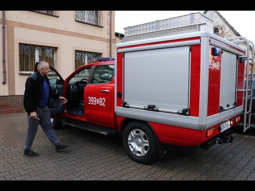 Nowy samochód Ochotniczej Straży Pożarnej w Starych...