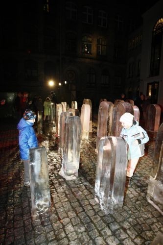 8 listopada podczas obchodów rocznicy Nocy Kryształowej ustawiono we Wrocławiu w synagodze przy ul. Włodkowica instalacje z lodu. Zorganizowano też symboliczny marsz.