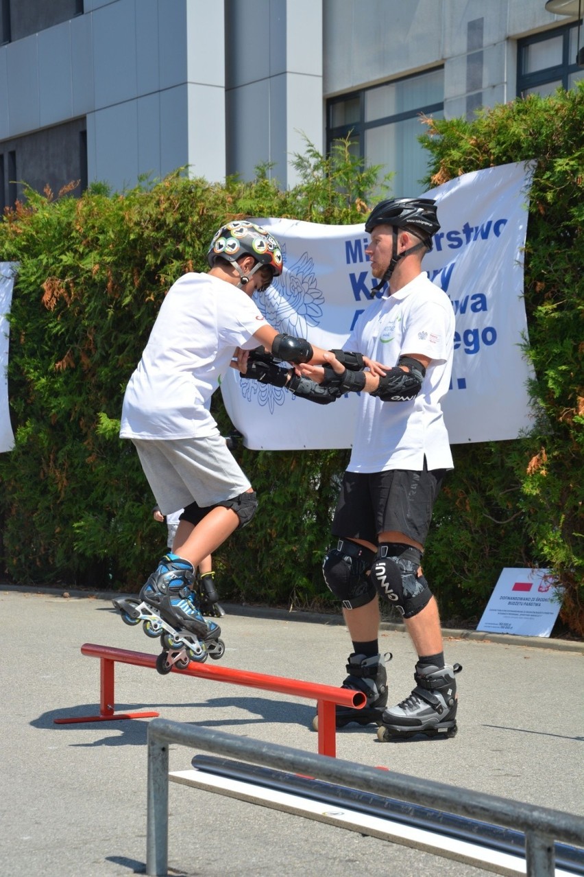 W grójeckim skate parku Grzegorz Krajewski uczył dzieci...