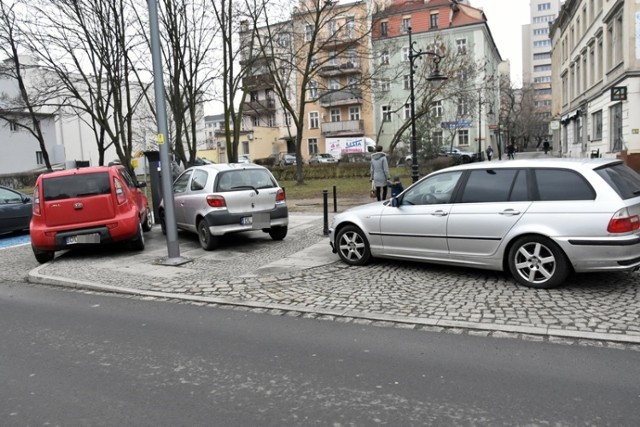 Wracamy na ul. św. Piotra. No cóż... brak słów.

Zobacz koniecznie - NIEPUBLIKOWANE WCZEŚNIEJ ZDJĘCIA Z PRZEDWOJENNEJ LEGNICY