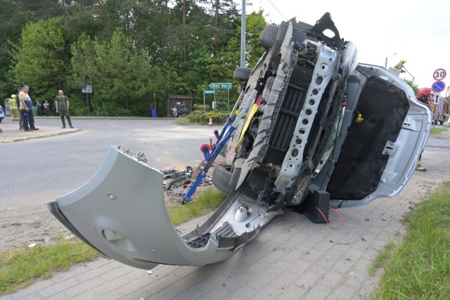 W Piaskach w gminie Grudziądz zderzyły się dwa samochody osobowe. Jedna osoba trafiła do szpitala