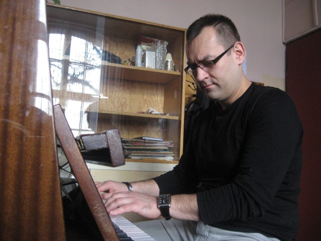Przemek Raminiak fanom jazzu znany jest jako pianista i kompozytor m.in. znanej formacji RGG Trio. Mało kto wie, że muzyk uczy jazzu w muzycznej podstawówce.