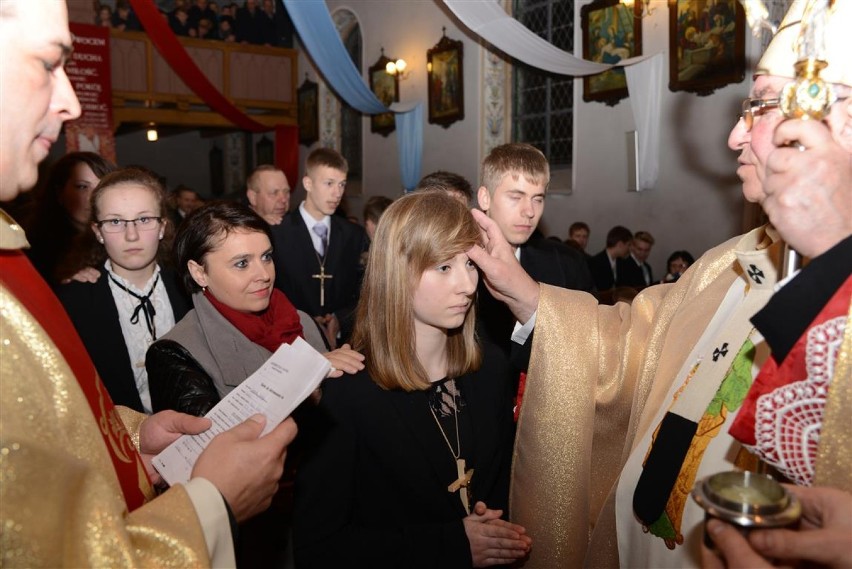Bierzmowanie w Czeczewie - 37 gimnazjalistów przyjęło sakrament dojrzałości
