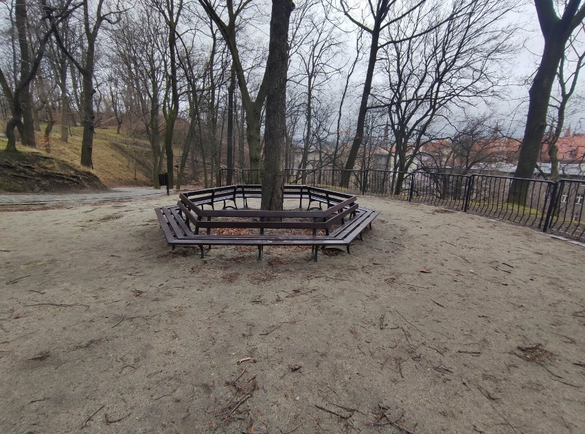 Punkt widokowy w Parku Sobieskiego w Wałbrzychu w nowej oprawie. Jak Wam się podoba?