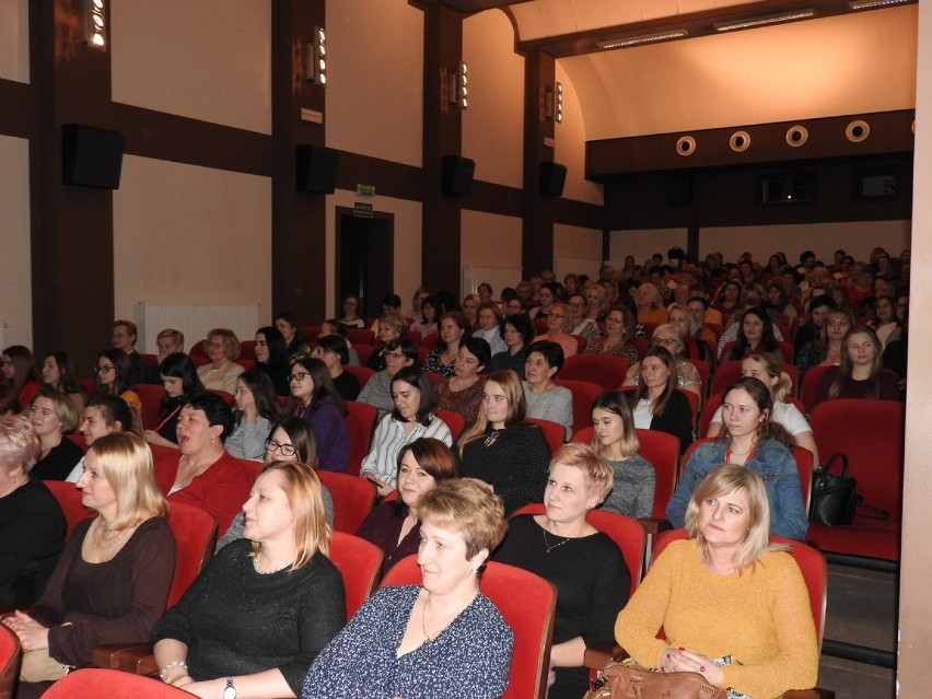 Dzień Kobiet w Janowie Lubelskim. Lokalni przedstawiciele Prawa i Sprawiedliwości złożyli mieszkankom życzenia. Zobacz galerię zdjęć