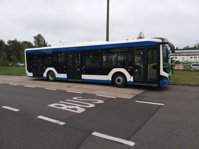 Przypomnijmy, że przez kilka dni pasażerowie mogli korzystać z dwunastometrowej hybrydy, która kursowała na liniach 101,102 i 109. Autobus firmy man był na testach w Policach.