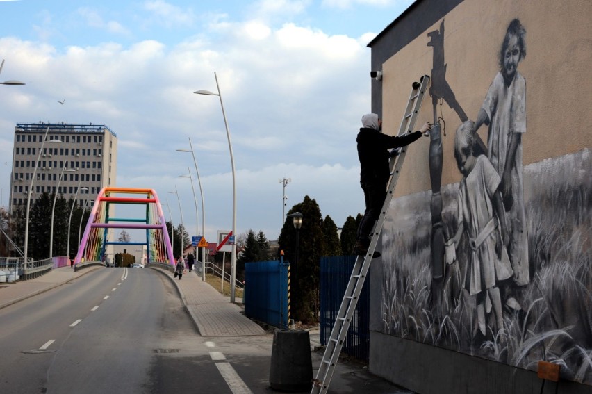 Nowy mural Arkadiusza Andrejkowa powstał na ścianie MPWiK...
