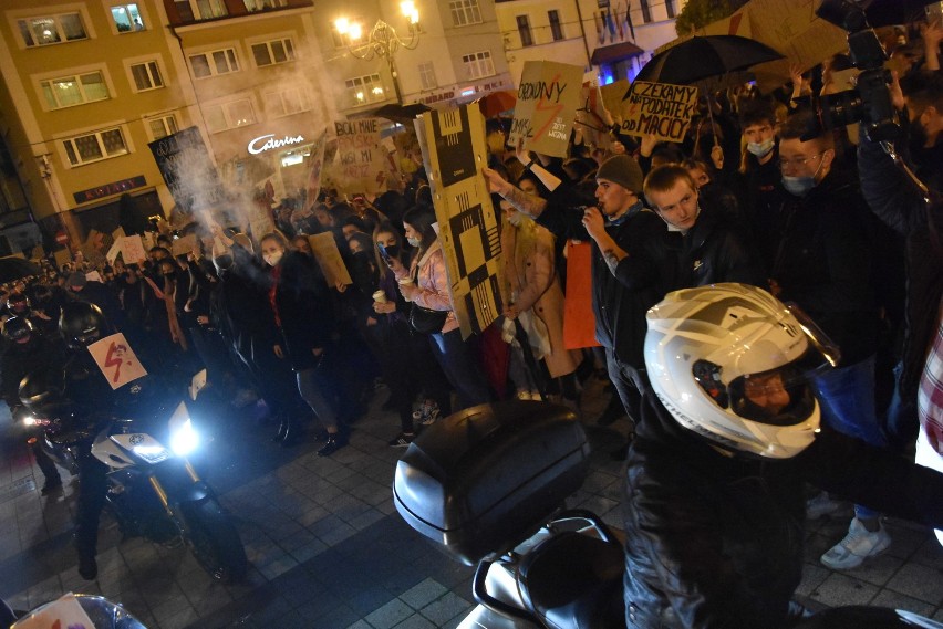 Protestujący w Rybniku krzyczeli na PiS nie na kościół