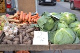 Rynek w Lipnie. Ceny warzyw i owoców na lipnowskim ryneczku. Ruch od samego rana [zdjęcia]