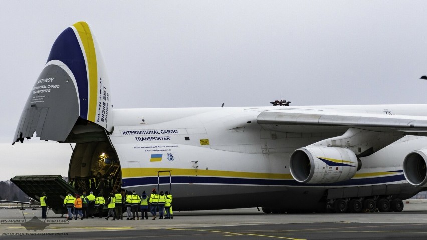 Rusłan - gigantyczny samolot wylądował na Lublinku w Łodzi. Zobacz ZDJĘCIA największego samolotu świata 