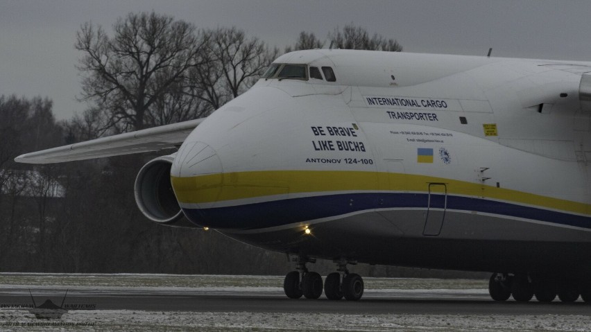 Rusłan - gigantyczny samolot wylądował na Lublinku w Łodzi. Zobacz ZDJĘCIA największego samolotu świata 