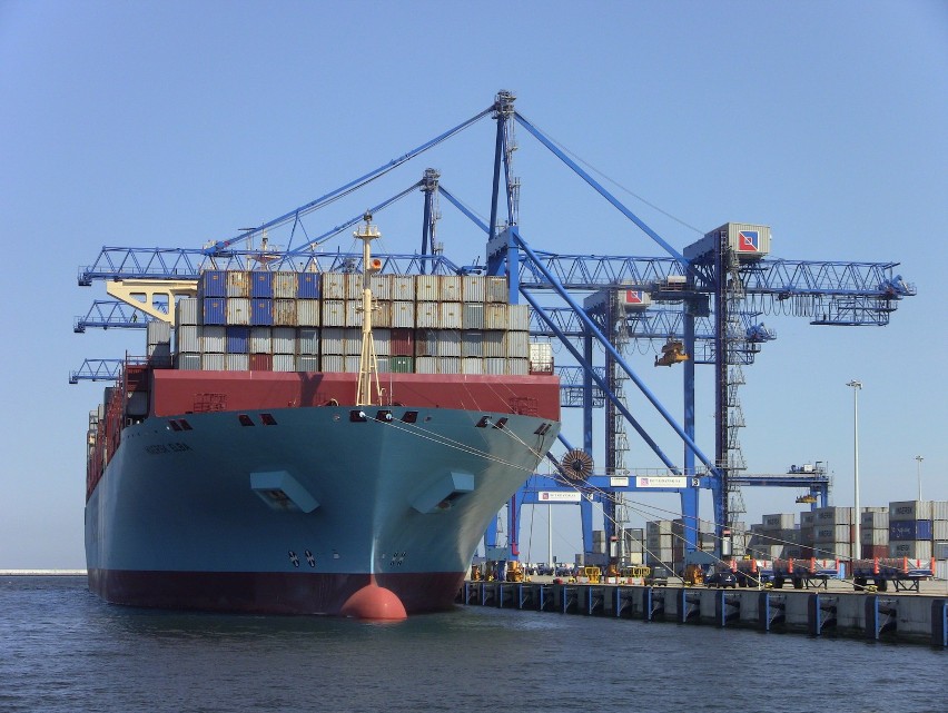 Najdłuższy kontenerowiec wpłynął do Portu Północnego DCT