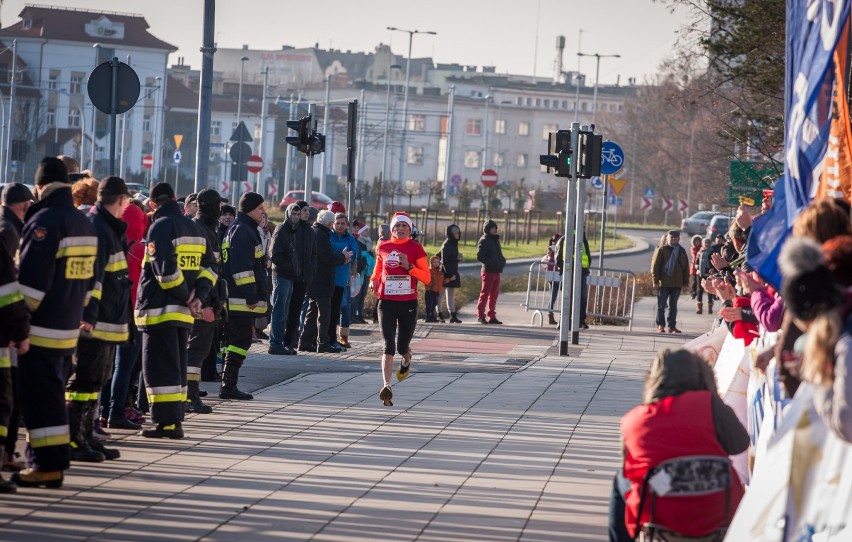 Zobacz także: XIII Półmaraton św. Mikołajów [ZDJĘCIA...