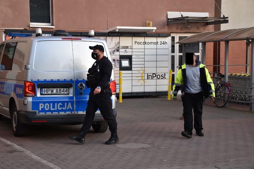 Ukradł flaszkę w Zodiaku i tłumaczył to myślami samobójczymi. Poranna akcja policji, pogotowia ratunkowego i ochrony sklepu Netto 