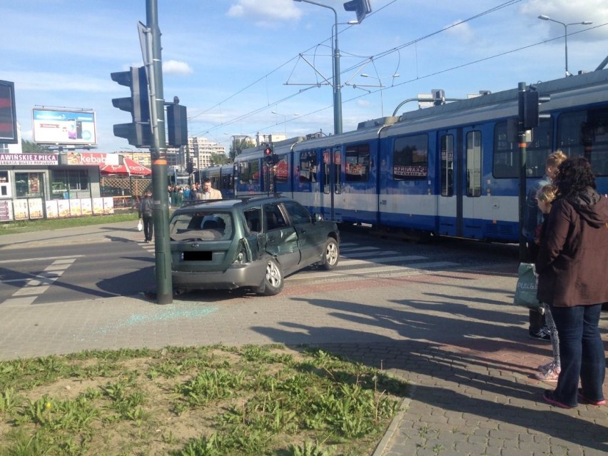 Wypadek na skrzyżowaniu Grota Roweckiego i Kobierzyńskiej....