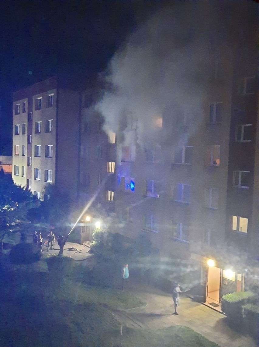 Pożar przy ul. Węgierskiej w Stargardzie. Jest troje poszkodowanych [ZDJĘCIA]