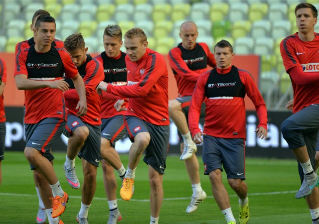 Trzymamy kciuki za naszych piłkarzy! Wczoraj intensywnie trenowali na stadionie.