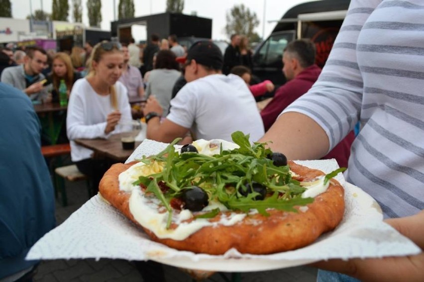 Food trucki w Bielsku-Białej będą karmić na Placu Chrobrego