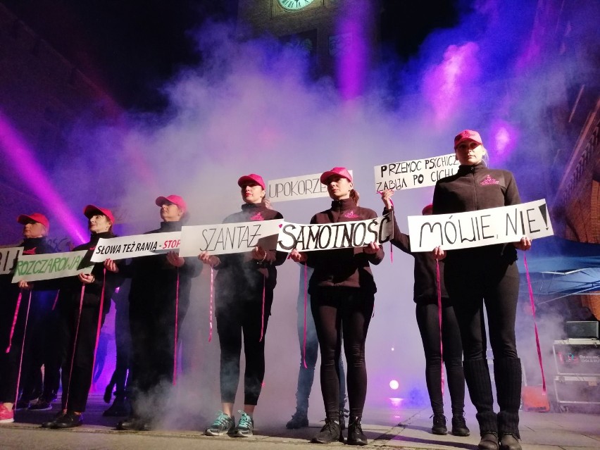 One Billion Rising - Nazywam Się Miliard w Kołobrzegu. Kobiety zatańczyły przeciw przemocy