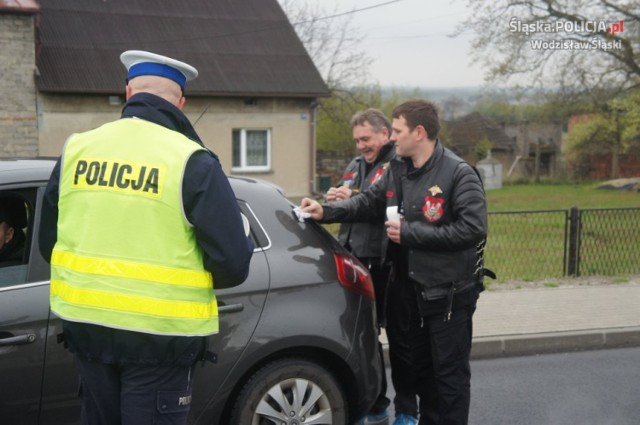 Policjanci i motocykliści ostrzegali kierowców