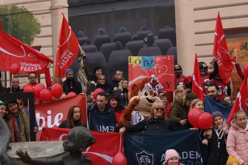 Szlachetna Paczka Radomsko 2019: Wolontariusze z Radomska na marszu w Łodzi [ZDJĘCIA]