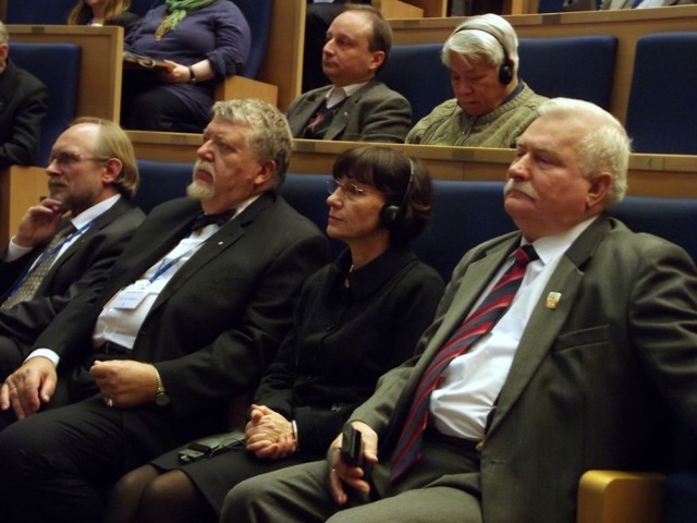 Lech Wałęsa, wśr&oacute;d najważniejszych gości Kongresu