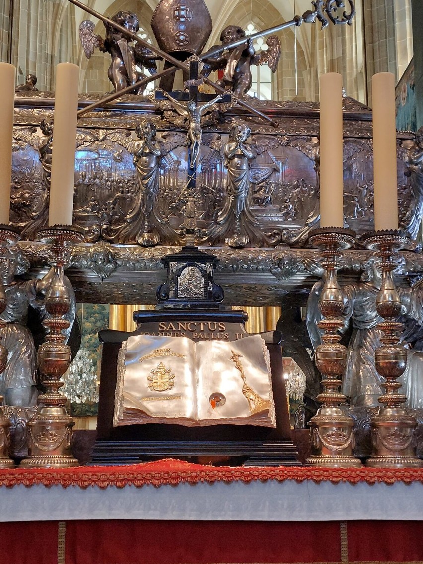 Pleszew. Relikwie św. Jana Pawła II trafią do parafii pw. św. Floriana w Pleszewie. To będzie wyjątkowa uroczystość dla Pleszewa