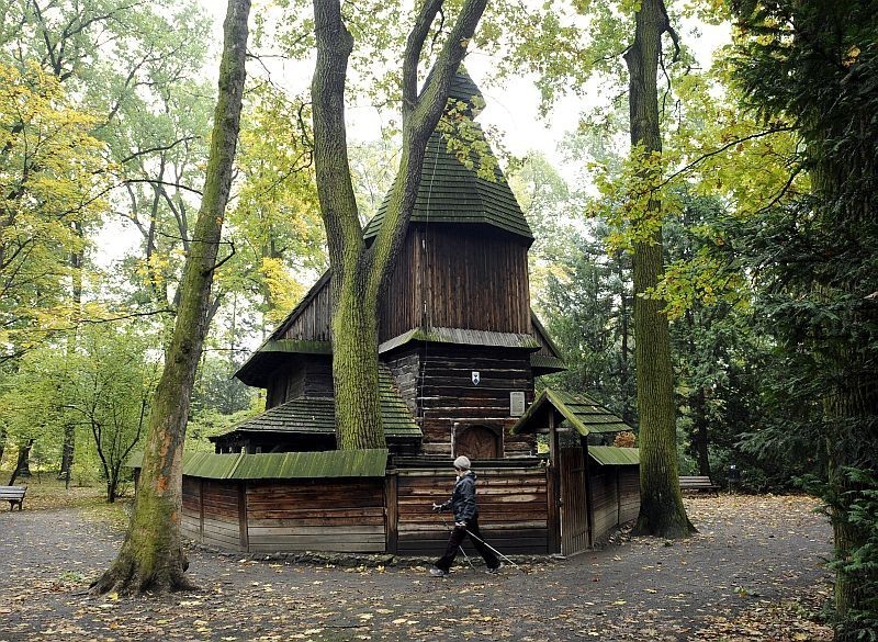 Wrocław: Naprawią płot przy kościele w parku Szczytnickim