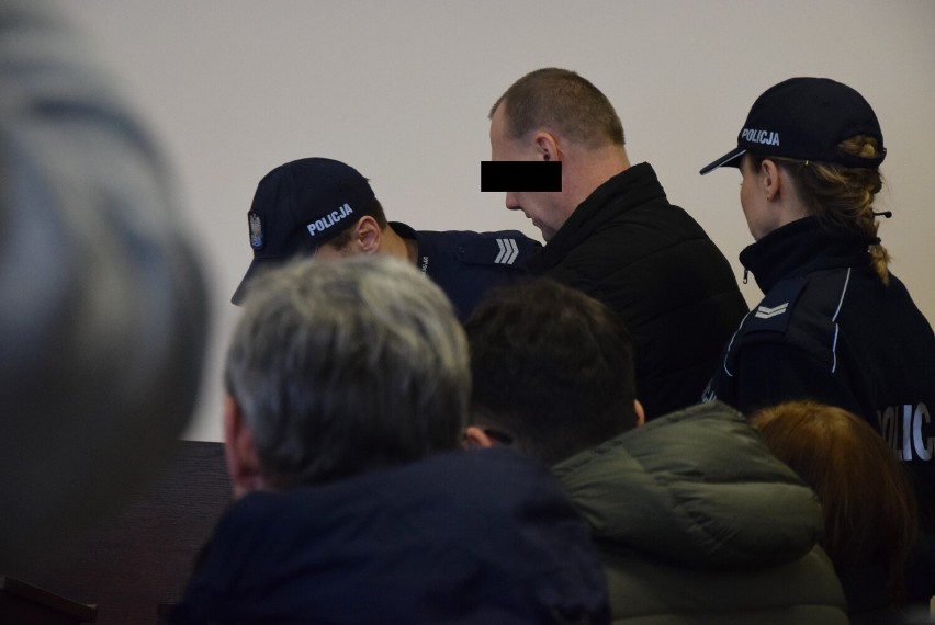 Makabryczna zbrodnia w Gruszewni. Oskarżony i rodzina ofiar przed sądem
