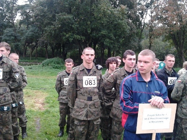 Uczniowie ZS nr 1 w Myszkowie byli na mistrzostwach sportowo-obronnych Commando 2011