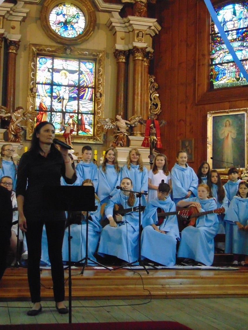 Koncert z okazji Dnia Matki w kościele pw św. Marcina w Bukowcu [ZDJĘCIA]