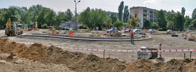 Budowa ronda u zbiegu Rojnej i Traktorowej