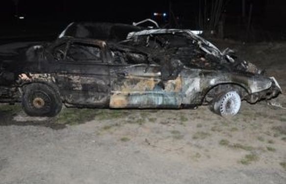 Rossosz: BMW dachowało i doszczętnie spłonęło (FOTO)