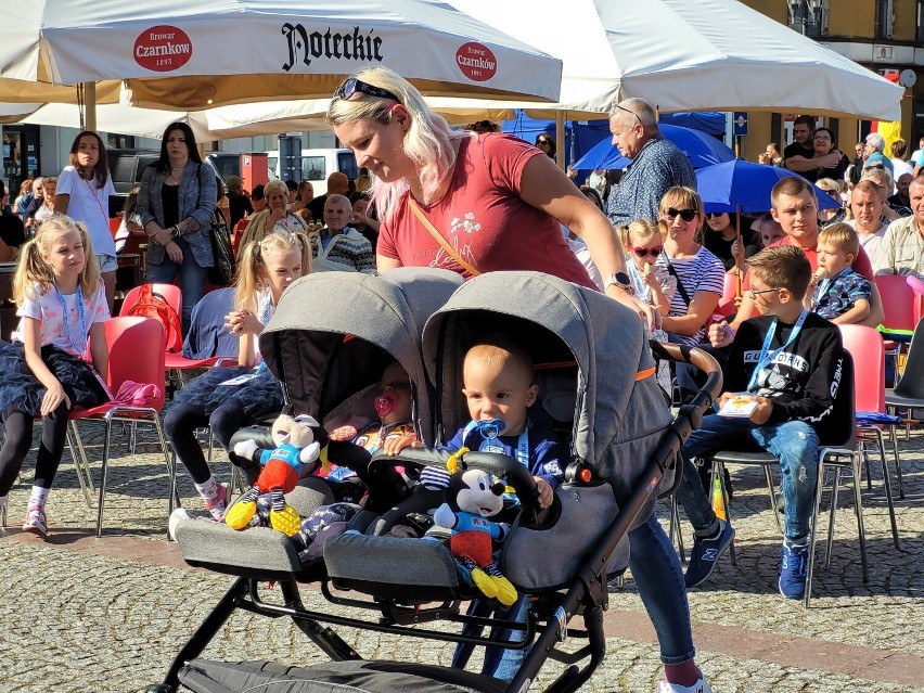 Wielka kumulacja bliźniaków na rynku w Czarnkowie [ZDJĘCIA]