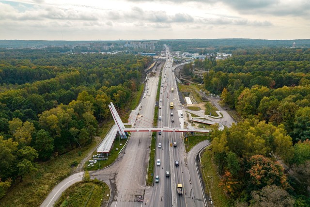Zjazd z DK86 na DK81 w kierunku Ligoty i Ochojca otwarty zostanie we wtorek, 18 stycznia. To ważny moment trwającej przebudowy układu drogowego w Giszowcu, największej obecnie inwestycji drogowej Katowic.