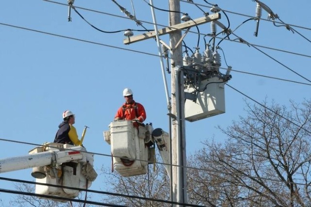 W tym tygodniu w niektórych miejscowościach województwa kujawsko-pomorskiego może zabraknąć prądu.  Przedstawiamy spis miejsc, w których Energa Operator planuje wyłączenia prądu w ciągu najbliższych dni. Przyczyną wyłączenia prądu najczęściej są budowy, remonty oraz modernizacje sieci. Zobacz, gdzie w tym tygodniu zabraknie prądu w Toruniu, Brodnicy, Rypinie, Radziejowie i okolicach.

Czytaj dalej. Przesuwaj zdjęcia w prawo - naciśnij strzałkę lub przycisk NASTĘPNE