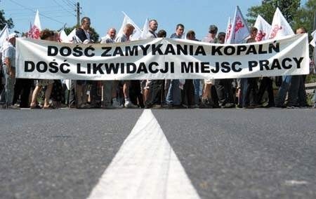 Najpierw górnicy zablokowali trasę Katowice - Bielsko w Tychach. Fot. Tomasz Jodłowski