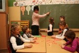 Nauczyciele będą zarabiać więcej. Sejm znowelizował Kartę Nauczyciela. ZNP: Domagamy się wzrostu wynagrodzeń o 20 proc.