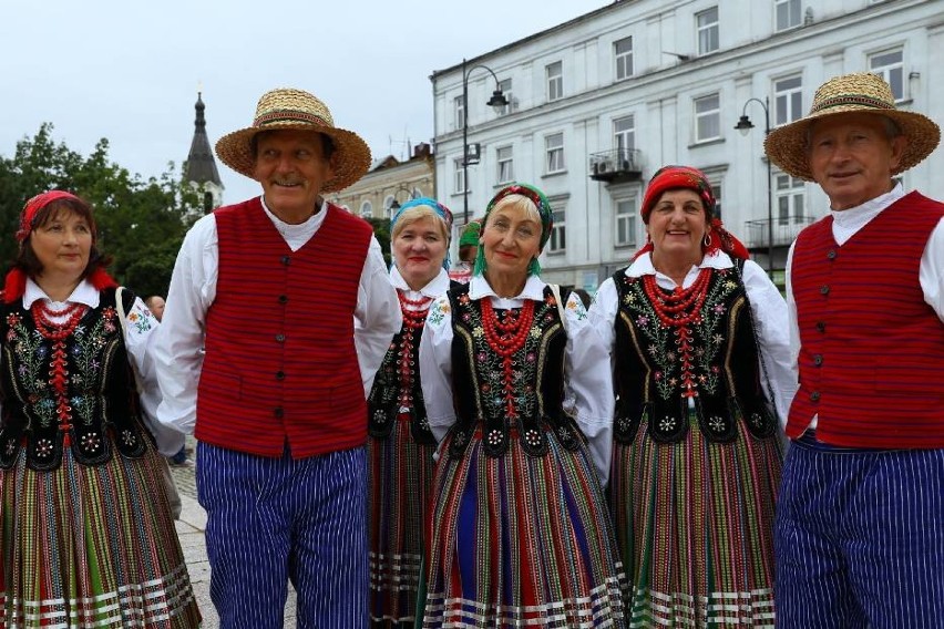 Sołtys wsi Łazy Dąbrowa Aleksandra Rycerz - Korek po...