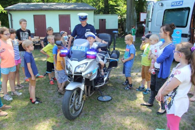 Policjanci spotkali się z dziećmi w Śladkowie Małym
