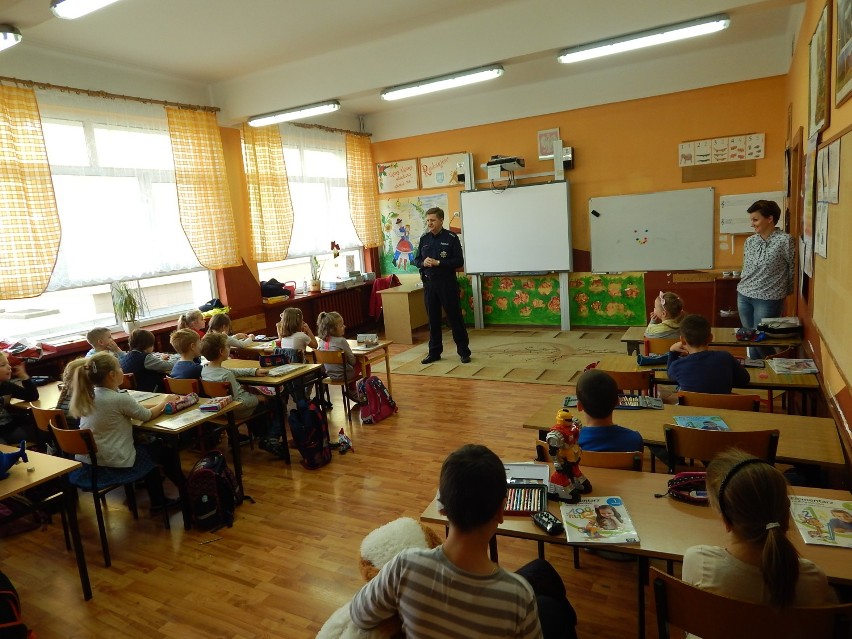 Policjanci odwiedzili klasę I c z Miejskiego Zespołu Szkół w Radziejowie [zdjęcia]