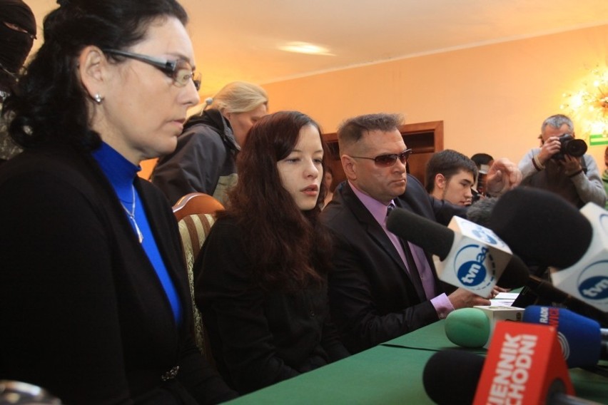 Porwanie Madzi z Sosnowca: Konferencja prasowa Rutkowskiego z rodzicami [FOTO, WIDEO]
