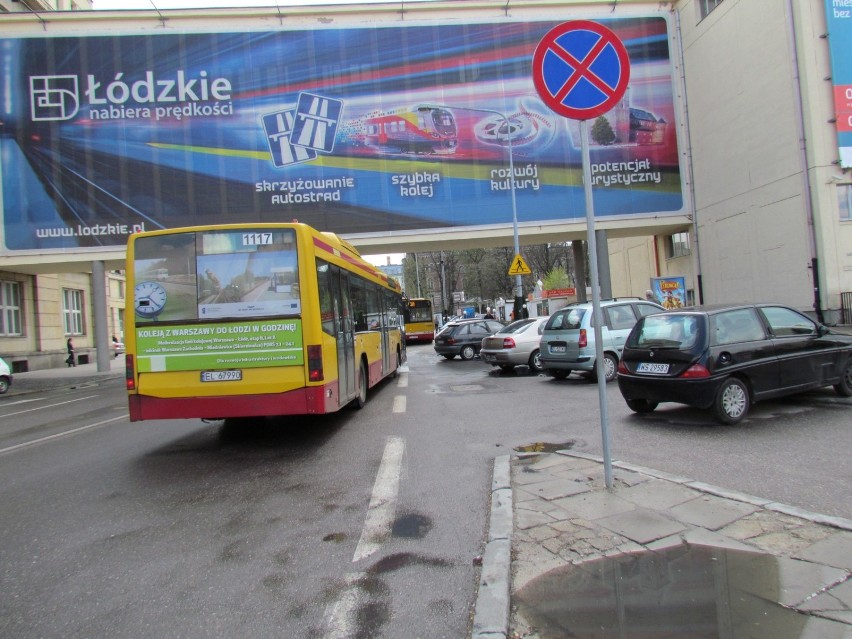 Na plac Dąbrowskiego znów wróciły autobusy