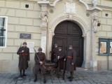 Dziesiątacy z Łowicza na planie nowego serialu TVP [Zdjęcia]