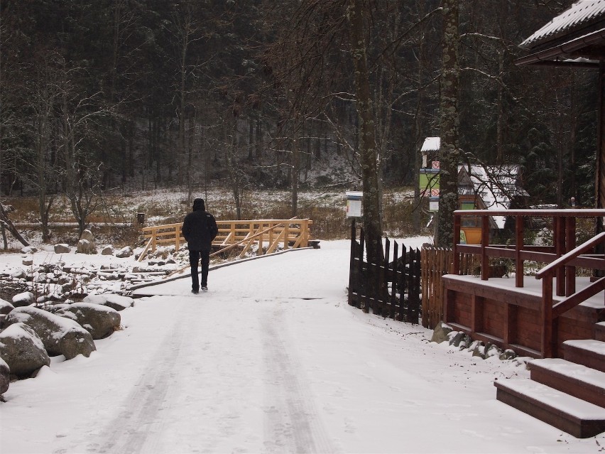 Zakopane: śnieg sypnął w centrum miasta. Jest chłodno