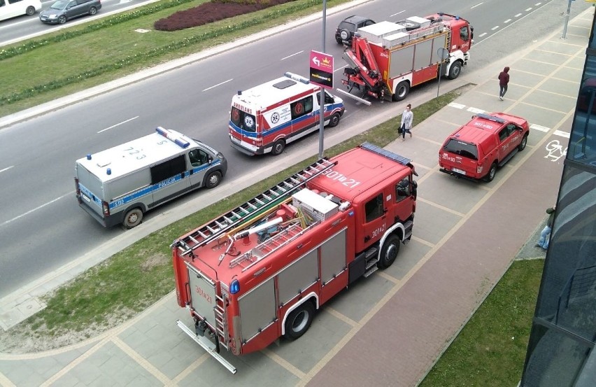 Alarm bombowy w centrum Kielc, w biurach ważnych polityków Platformy Obywatelskiej. Służby ratunkowe w akcji